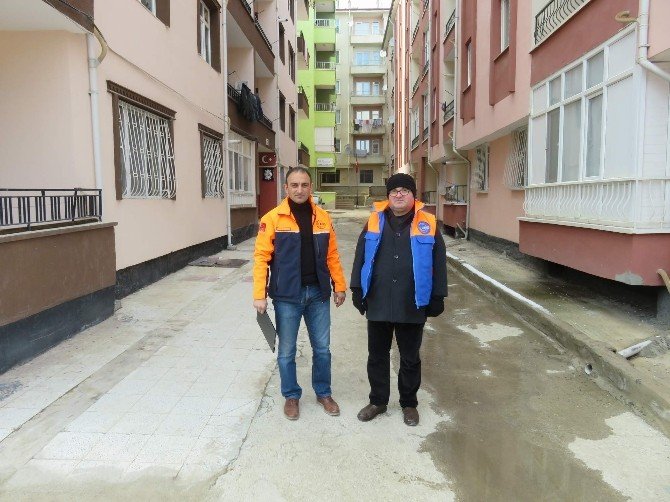 AFAD Ekipleri Yerköy Ve Çiçekdağı’ndaki Binalarda Hasar Tespit Çalışması Yapıyor