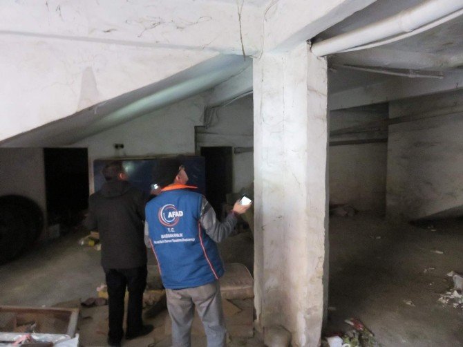 AFAD Ekipleri Yerköy Ve Çiçekdağı’ndaki Binalarda Hasar Tespit Çalışması Yapıyor