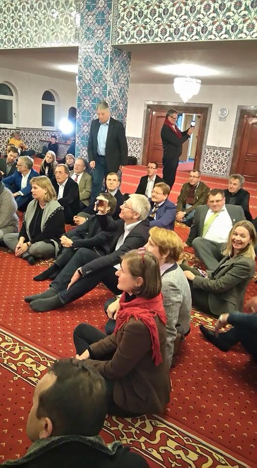 70 Alman milletvekili Hataylı imamı camide ziyaret etti