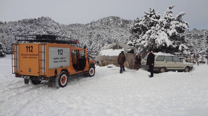Burdur’da Karda Mahsur Kalan Çobanlara Yardım