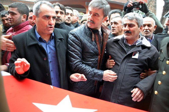 Şehit Uzman Çavuş Ali Şahin memleketi Manisa'da defnedildi