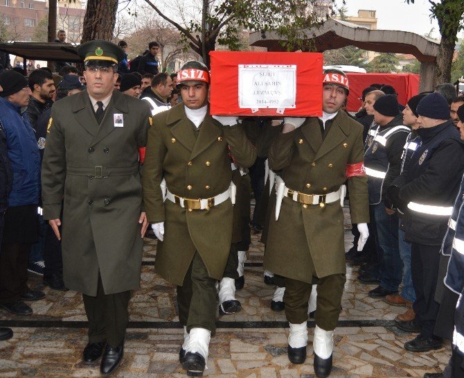 Turgutlu, Şehidini Ağıtlarla Uğurladı