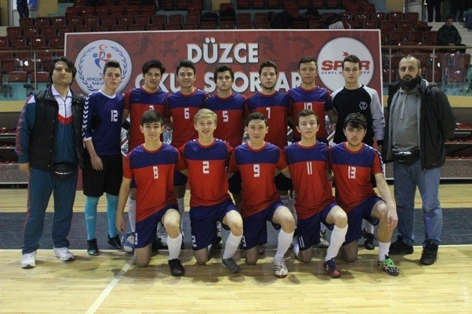 Düzce’de Futsal Müsabakaları Başladı