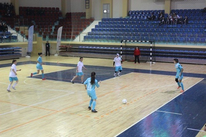 Düzce’de Futsal Müsabakaları Başladı