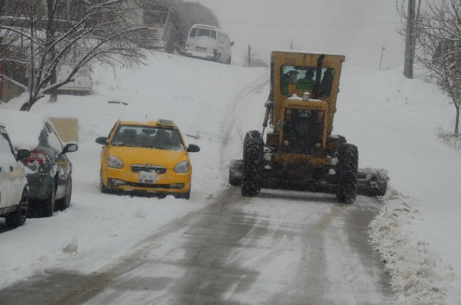 Kırıkkale Belediyesi ekipleri kar ile mücadele başlattı