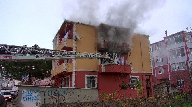 Ev Yangını Korkuttu