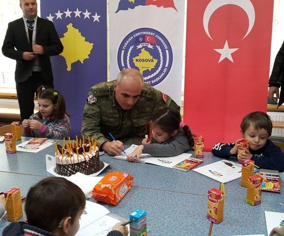Kosova’da Görev Yapan Türk Askeri Engelli Çocukları Sevindirdi