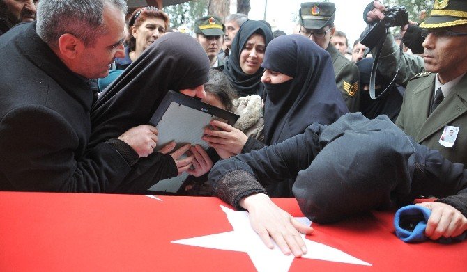 Turgutlu, Şehidini Ağıtlarla Uğurladı