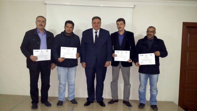 TÜMSİAD'da ihracat kapasitesi kursiyerlerine sertifikaları verildi