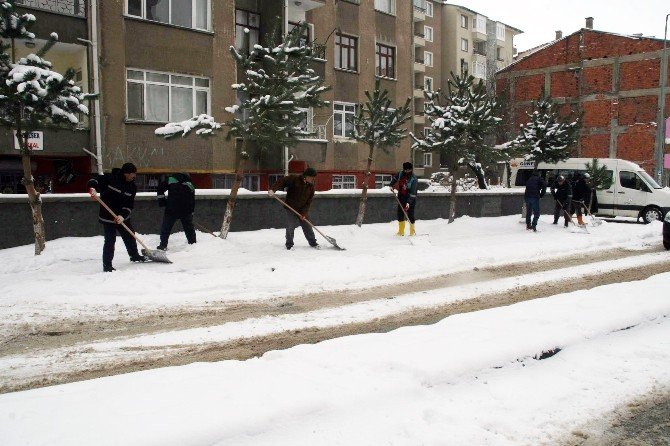 Yozgat’ta Kar Temizleme Çalışmaları Sürüyor