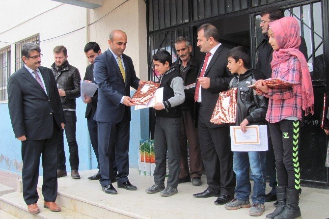 Araban’de Belediye Başkanı Mehmet Özdemir, Öğrencilerin Karne Heyecanına Ortak Oldu.