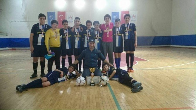 Atatürk Ortaokulu Futsal Turnuvasında Şampiyon Oldu