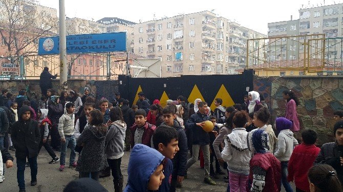 Diyarbakır’da Karne Dağıtım Töreninde Patlama: 5 Öğrenci Yaralı