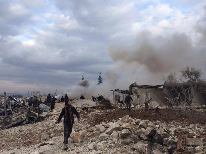 Rus Uçakları Suriye’nin Sarmada Kasabasına Hava Saldırı Düzenledi