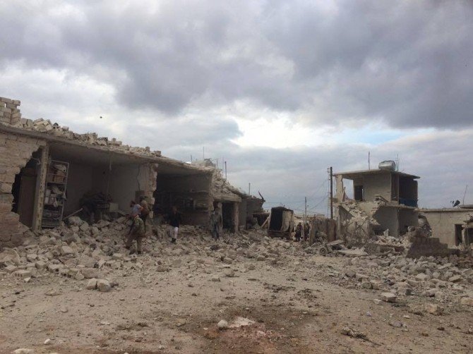 Rus Uçakları Suriye’nin Sarmada Kasabasına Hava Saldırı Düzenledi