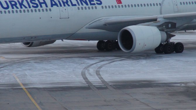 Hava ulaşımına kar engeli: 139 uçuş iptal