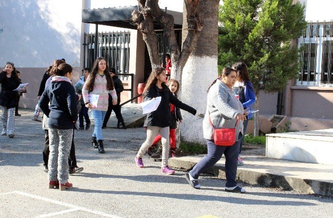 İzmir’de 670 Bin Öğrenci Karne Aldı