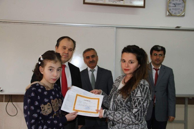 Lösemi Hastası Rana’nın Karne Heyecanı