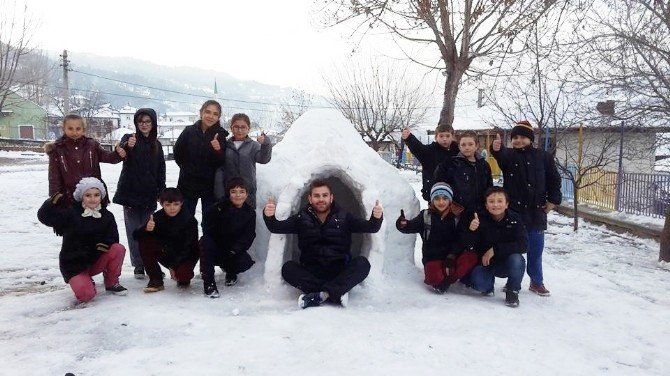 Öğrenciler Kardan Eskimo Evi Yaptılar