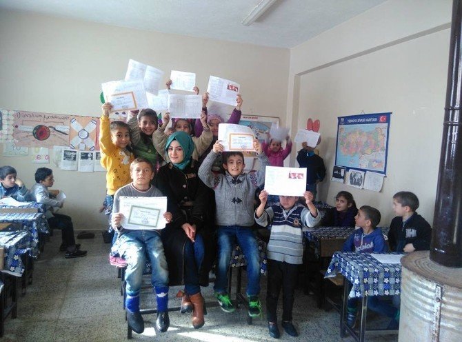 Hem Okul Müdürü Hem Öğretmen Hem De Hademe