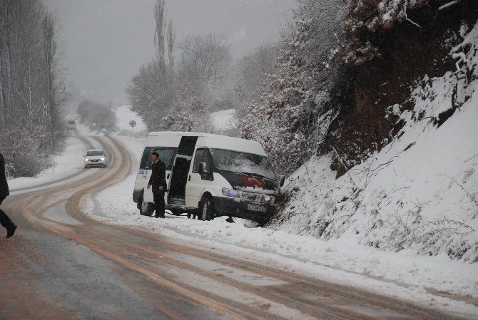 Tokat’ta Kar Yağışı Kazalara Neden Oldu
