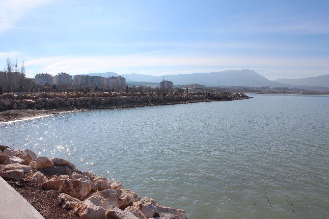 Beyşehir Gölü Kıyıları Eski Temiz Günlerine Geri Dönüyor