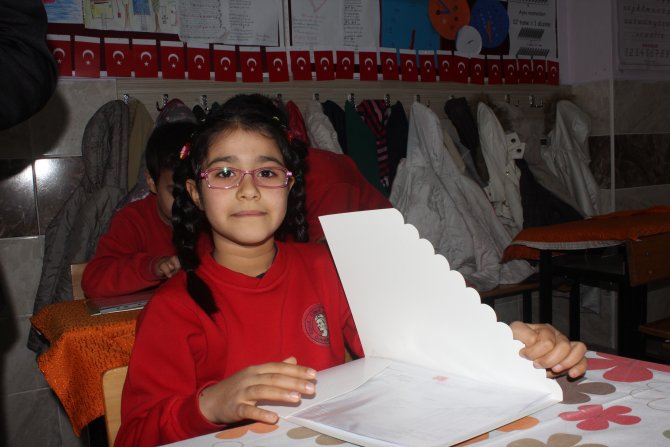 Adana’da 473 bin 650 öğrenci karne heyecanı yaşadı