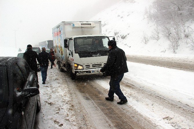 Zonguldak-ereğli Yolunda Araçlar Yolda Kaldı