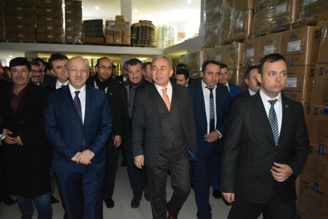 Vali Büyük, Kozan'da yenilenen bal üretim tesisini açtı