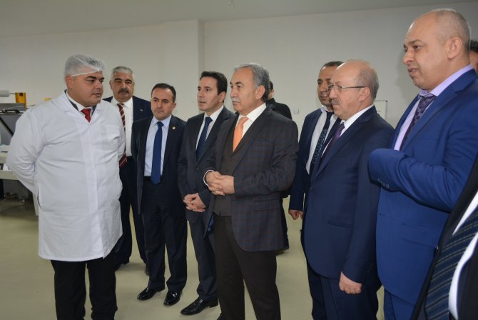 Vali Büyük, Kozan'da yenilenen bal üretim tesisini açtı