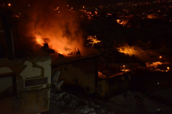 Başkent’te gecekondu yangını korkuttu