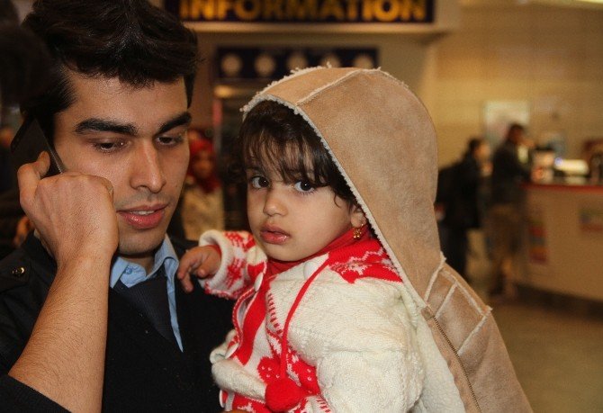 2 Yaşındaki Çocuğu Havalimanında Bıraktılar