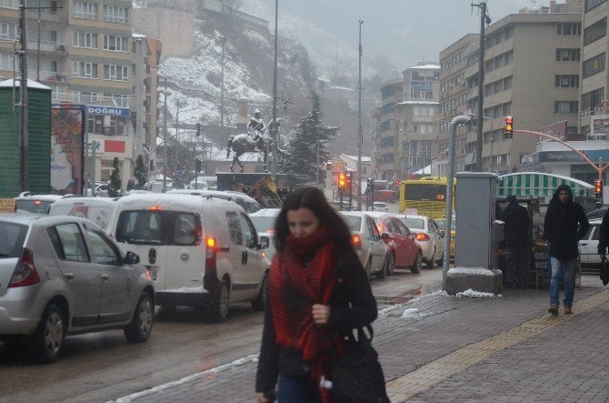 Kar Yağışı Bursa’ya Yeniden Beyazlara Bürüdü