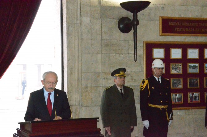 Kemal Kılıçdaroğlu, CHP yeni parti meclisi üyeleriyle Anıtkabir’i ziyaret etti