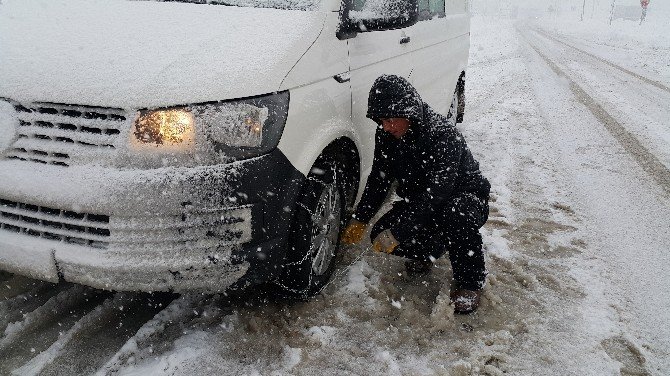 Kar, Düzce Zonguldak Karayolunda Geçit Vermiyor