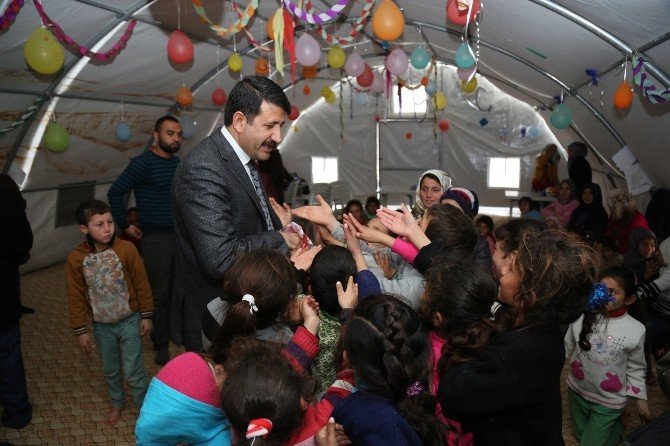 Eyyübiye Belediyesinden Suriyelilere Yardım