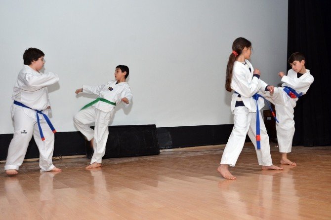 Foçalı Taekwondocular Kemer Heyecanı Yaşadı
