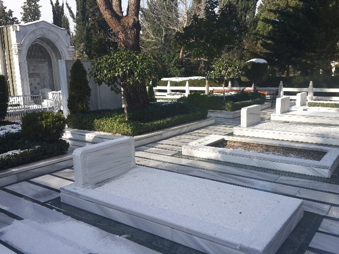 Mustafa Koç’un Cenazesi İçin Zincirlikuyu Mezarlığı’nda Hummalı Çalışma