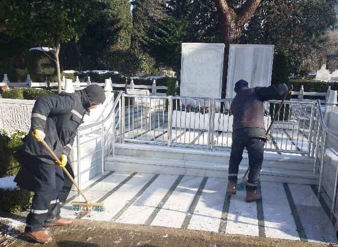 Mustafa Koç’un Cenazesi İçin Zincirlikuyu Mezarlığı’nda Hummalı Çalışma