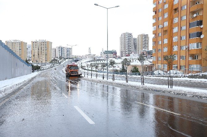 İstanbul’da Kırmızı Alarm Verildi; Ekipler Kar Nöbetinde