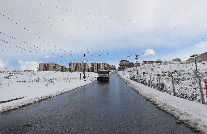 İstanbul’da Kırmızı Alarm Verildi; Ekipler Kar Nöbetinde