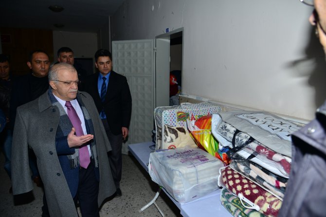 Vali Şentürk: Bayır-Bucak Türkmenleri için vatandaş sırtındaki montu veriyor