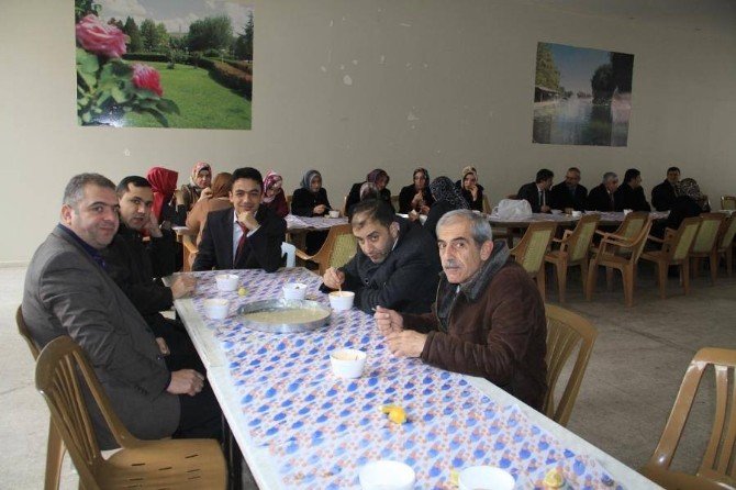 Sorgun Belediye Başkanı Ahmet Şimşek, Belediye Çalışanlarıyla Arabaşı Yemeğinde Bir Araya Geldi