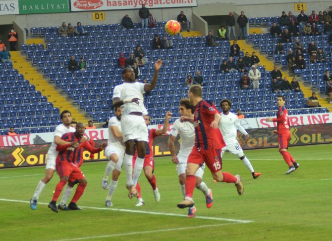 Mersin İdmanyurdu: 0 - Akhisar Belediyespor: 0 (İlk yarı)