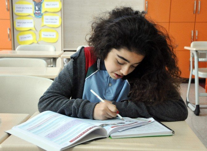 TEOG’da Tam Puan Alınca, Ailesi Evin Ortasında Oynadı