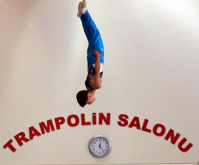 Kulüplerarası Trampolin Cimnastik Şampiyonası Başladı