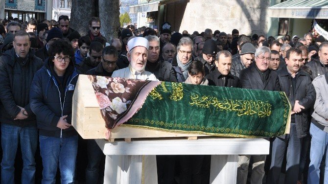 Karne Töreninde Beyin Kanaması Geçiren Açelya Son Yolculuğuna Uğurlandı