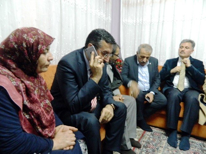 Başbakan Davutoğlu’ndan Acılı Aileye Başsağlığı Telefonu