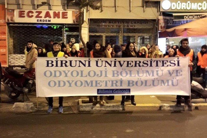 Zonguldaklı Öğretim Üyesi Evsizlere Çorba Dağıttı