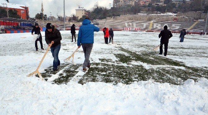 Yoğun Kar Yağışı Nedeniyle Kömürspor - Kırıkhanspor Maçı Ertelendi